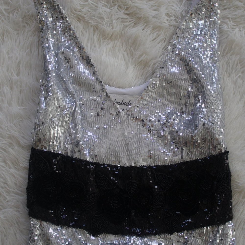 Silver And Black V-Neck Short Dress